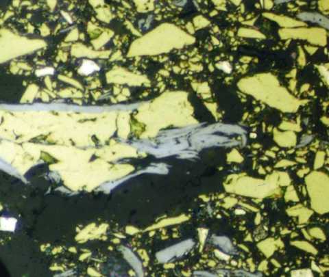 Metallographic micrograph of CuFeS2 and MoS2 minerals